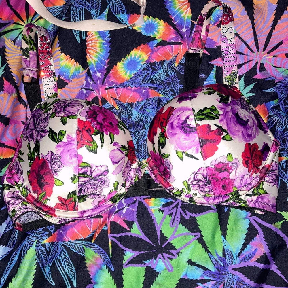 Victoria’s Secret Very Sexy push up bra